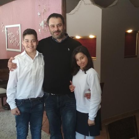 Hotel Xenonas Sta Tzakia Karpenísion Esterno foto