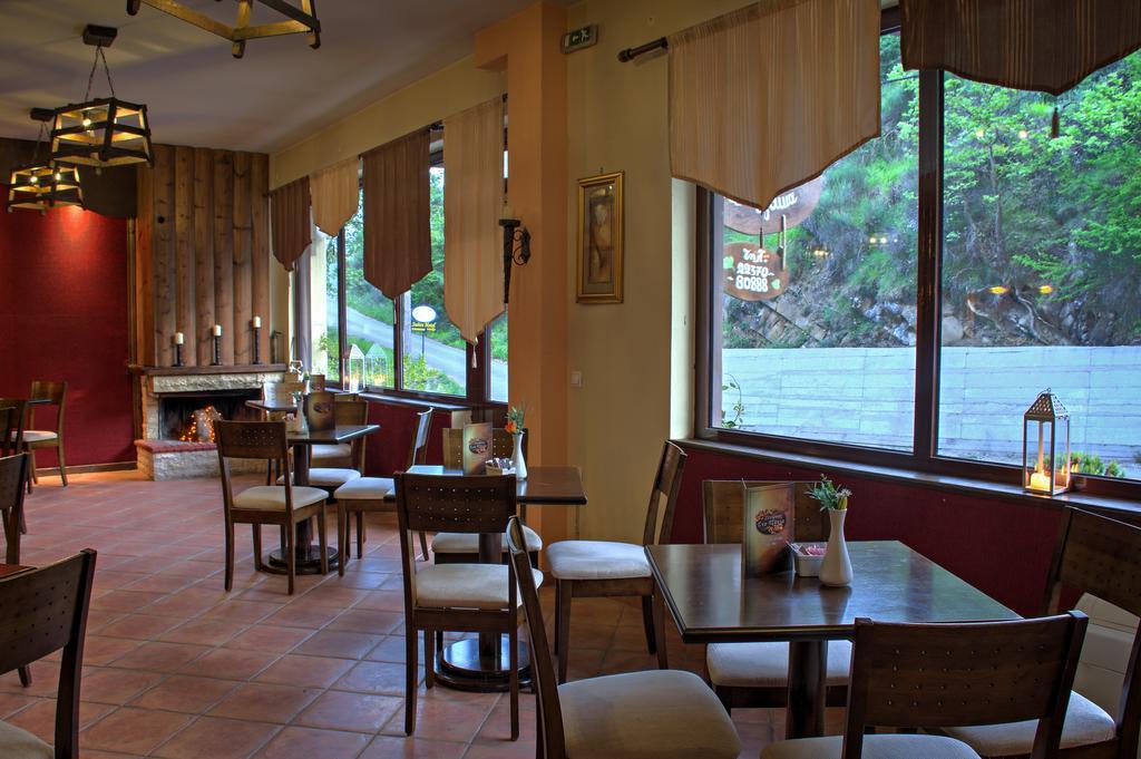 Hotel Xenonas Sta Tzakia Karpenísion Esterno foto