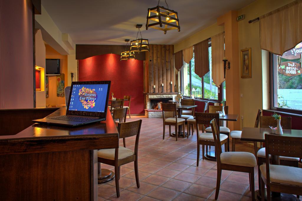 Hotel Xenonas Sta Tzakia Karpenísion Esterno foto