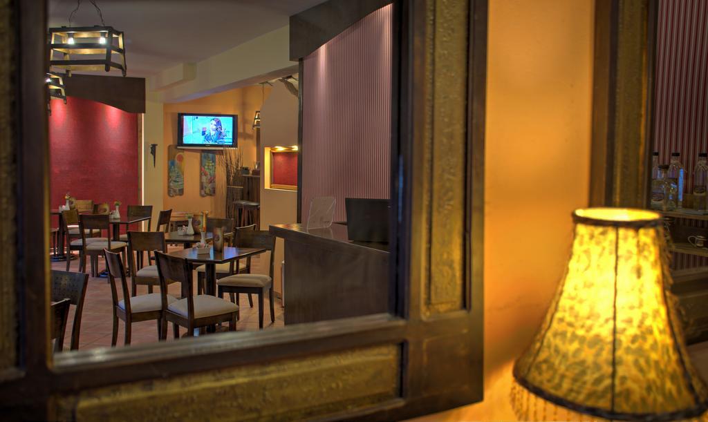 Hotel Xenonas Sta Tzakia Karpenísion Esterno foto