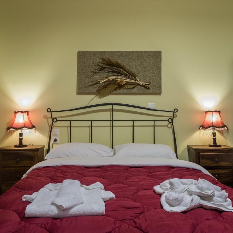 Hotel Xenonas Sta Tzakia Karpenísion Esterno foto