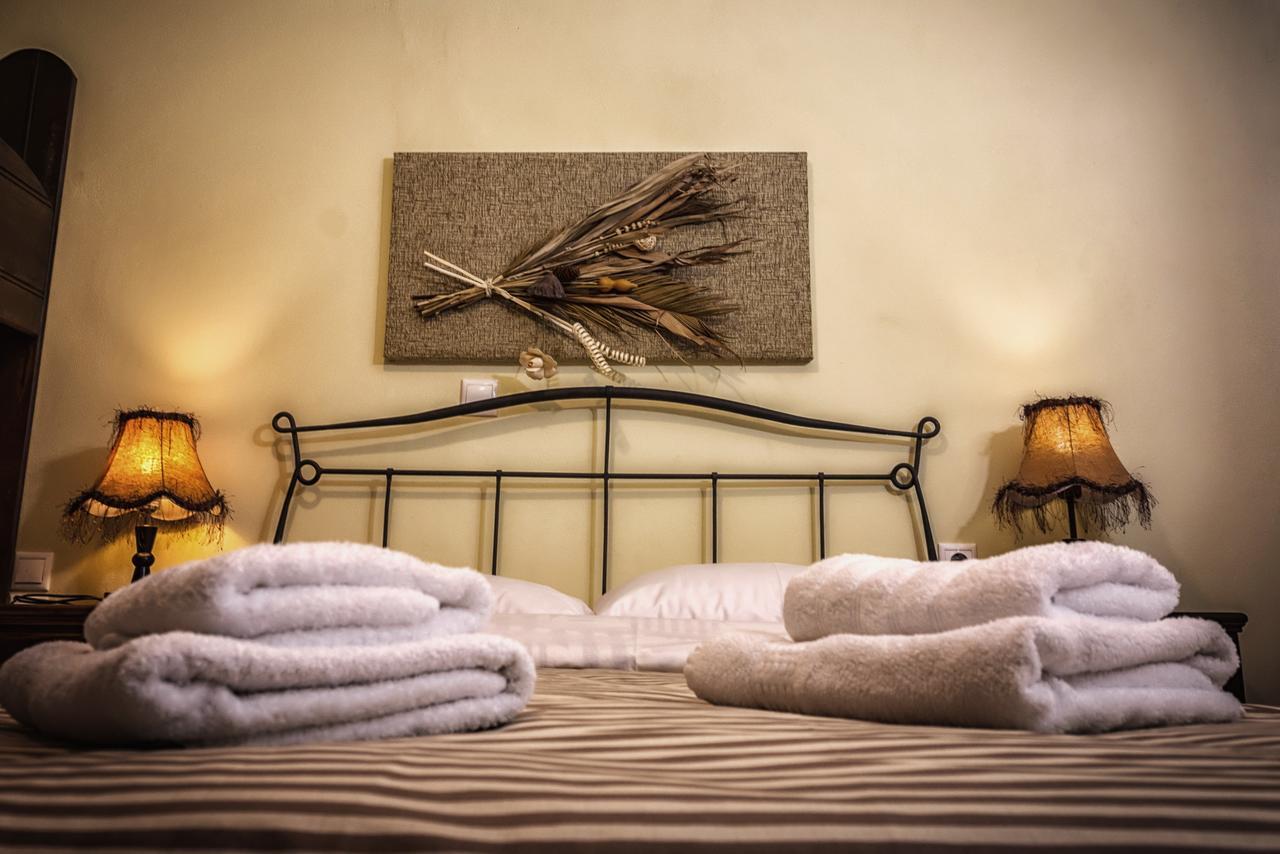 Hotel Xenonas Sta Tzakia Karpenísion Esterno foto