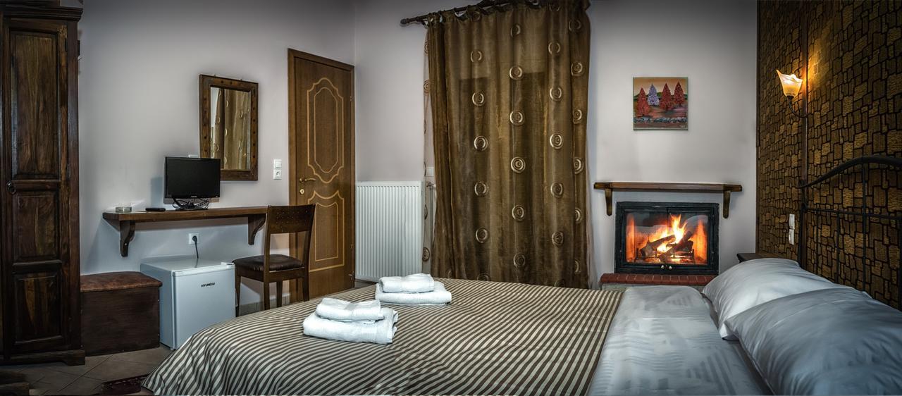 Hotel Xenonas Sta Tzakia Karpenísion Esterno foto