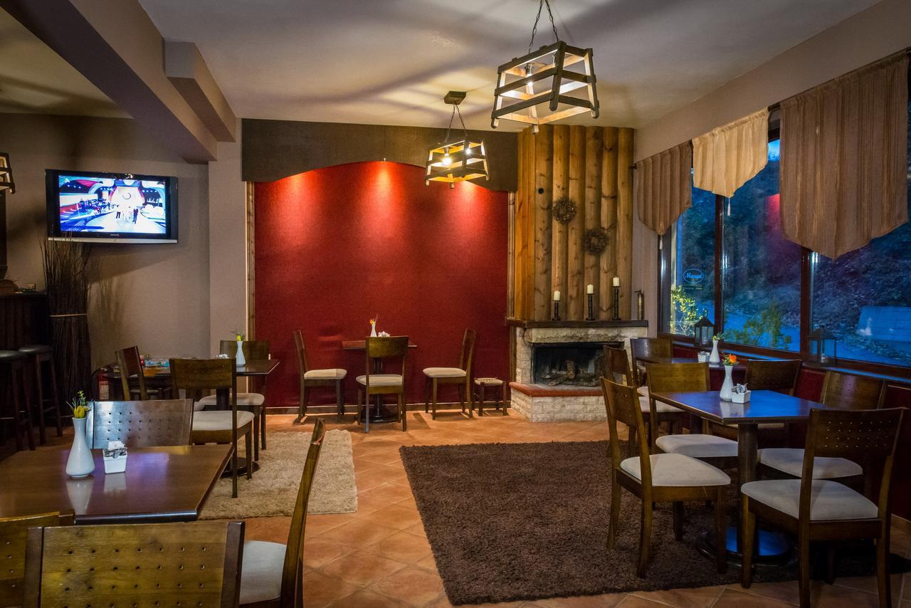 Hotel Xenonas Sta Tzakia Karpenísion Esterno foto