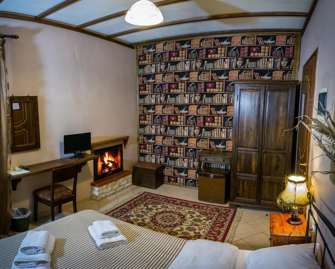 Hotel Xenonas Sta Tzakia Karpenísion Esterno foto